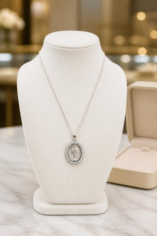 Cadena con dije de la Virgen de Guadalupe
