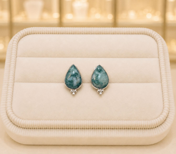 Aretes Pegados ( En Forma De Gota)